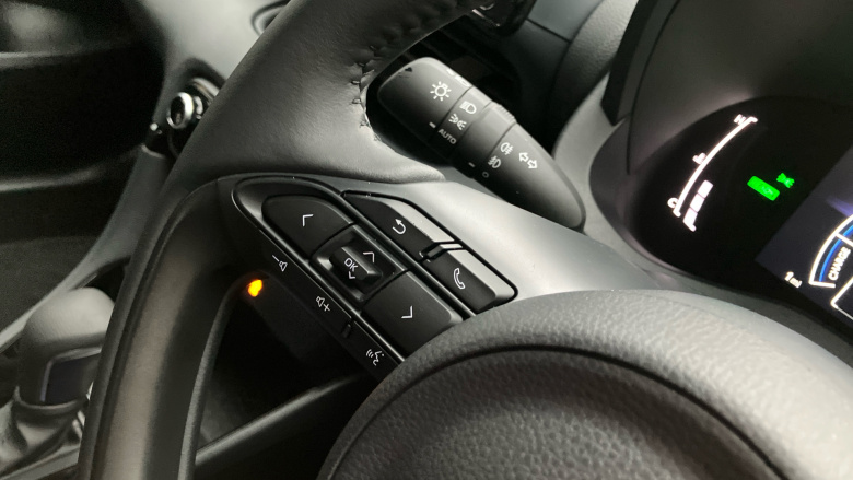 Toyota Yaris 1.5 Hybrid Design 5dr CVT Hybrid Hatchback